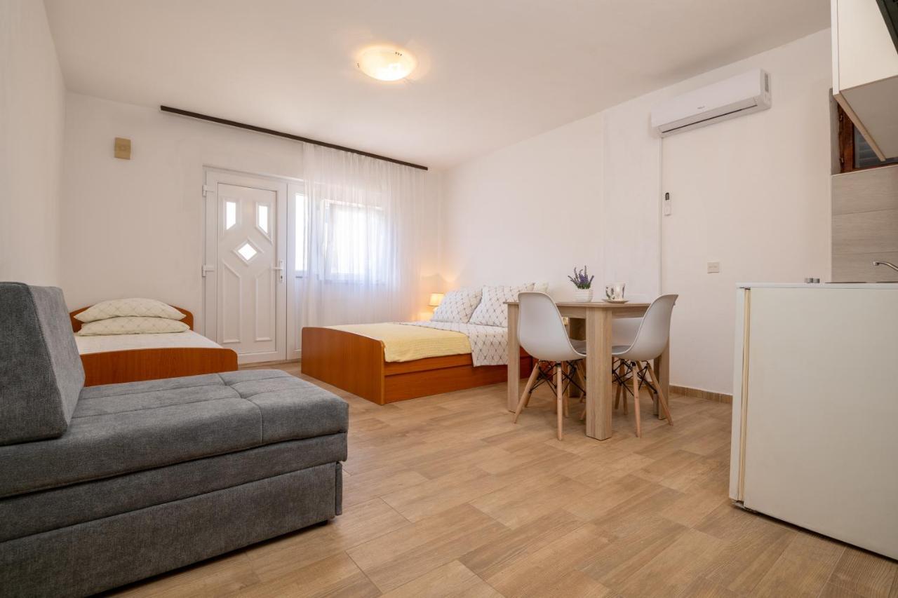 נאום Apartmani Frane מראה חיצוני תמונה