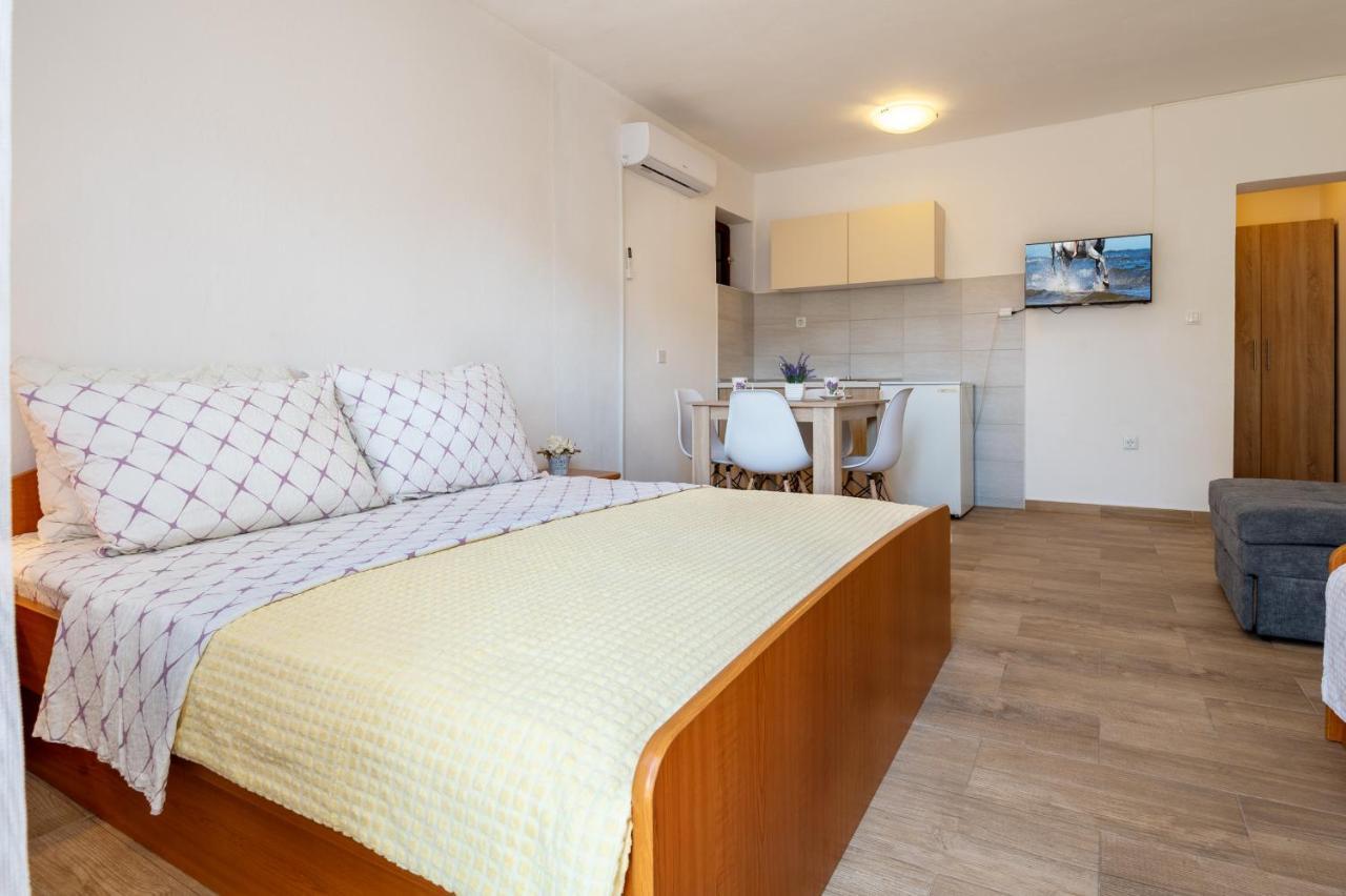 נאום Apartmani Frane מראה חיצוני תמונה