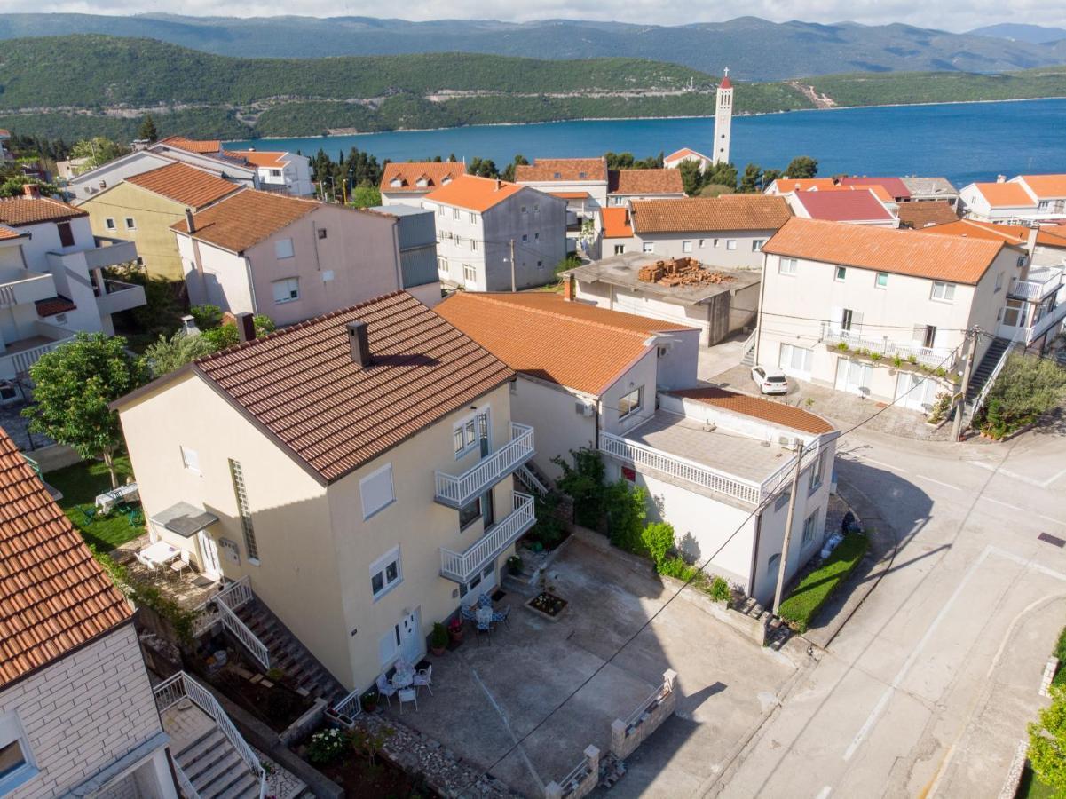 נאום Apartmani Frane מראה חיצוני תמונה