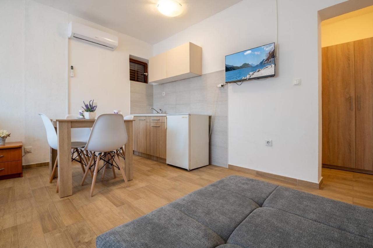 נאום Apartmani Frane מראה חיצוני תמונה