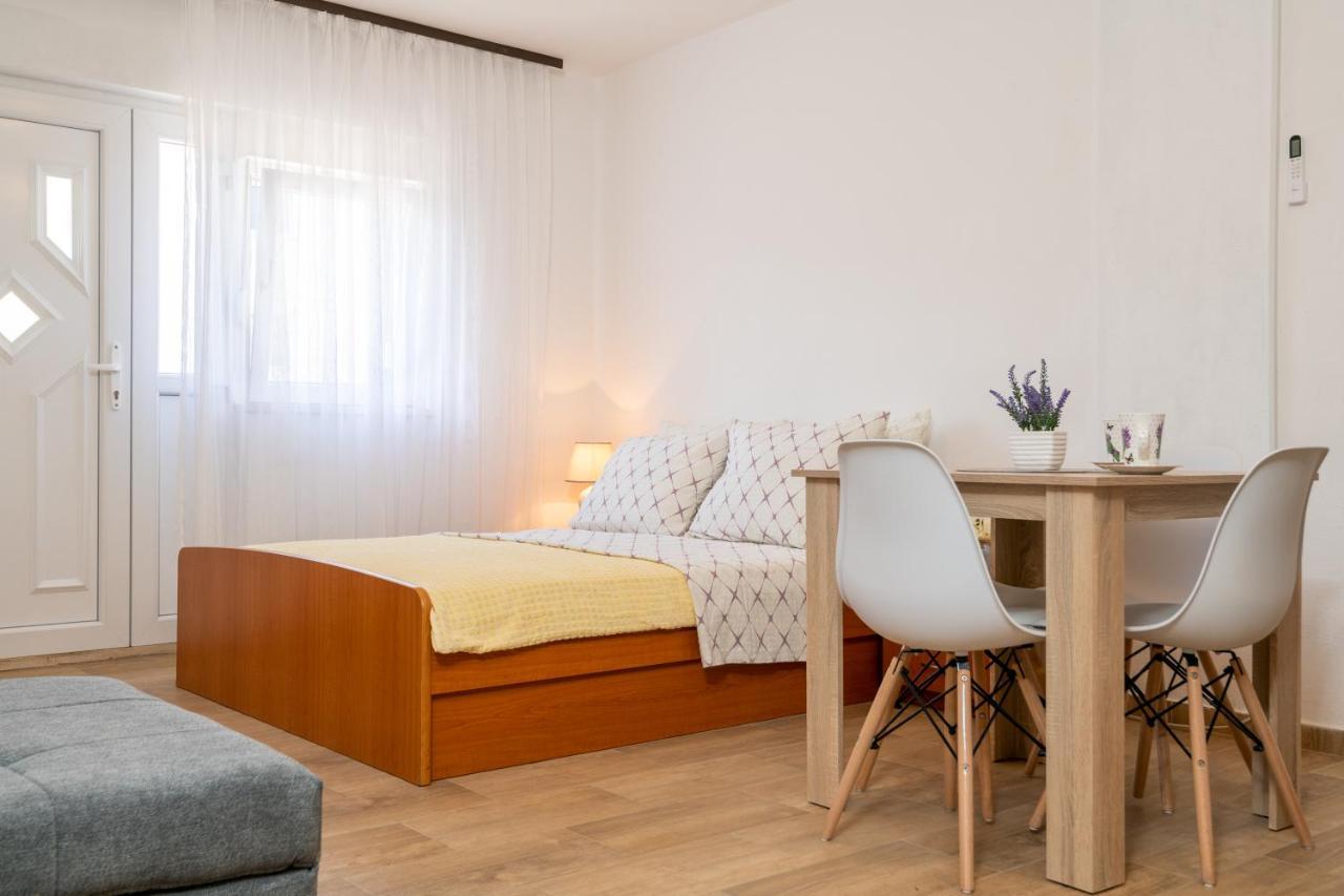 נאום Apartmani Frane מראה חיצוני תמונה