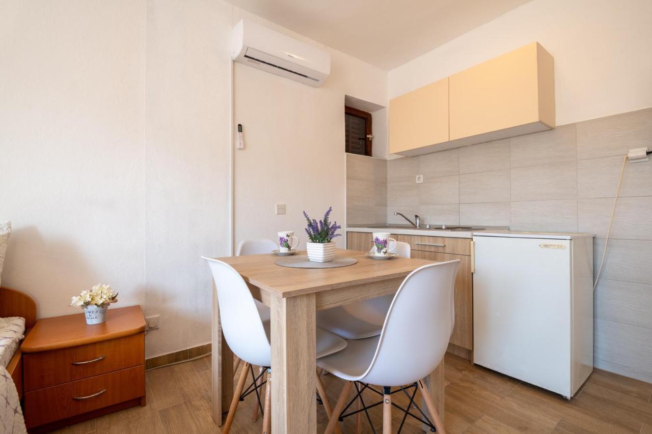 נאום Apartmani Frane מראה חיצוני תמונה